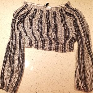 H&M Divided off the shoulder Crop top size M